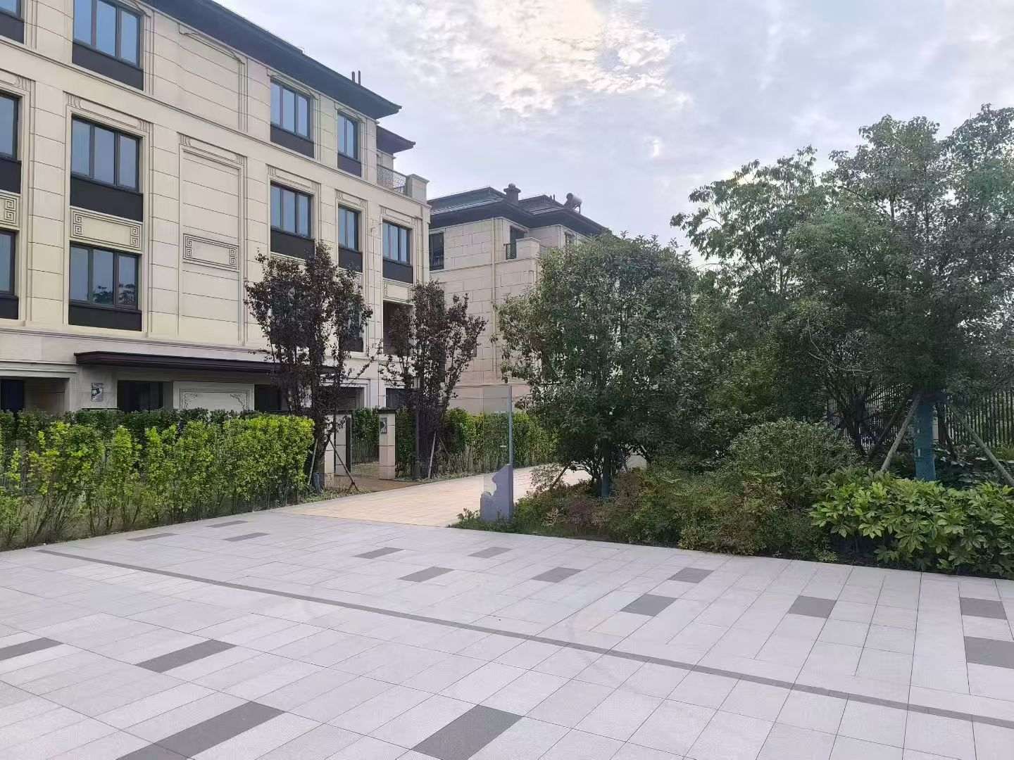 铜陵 芝麻白与芝麻白搭配铺装，尺寸1200*600