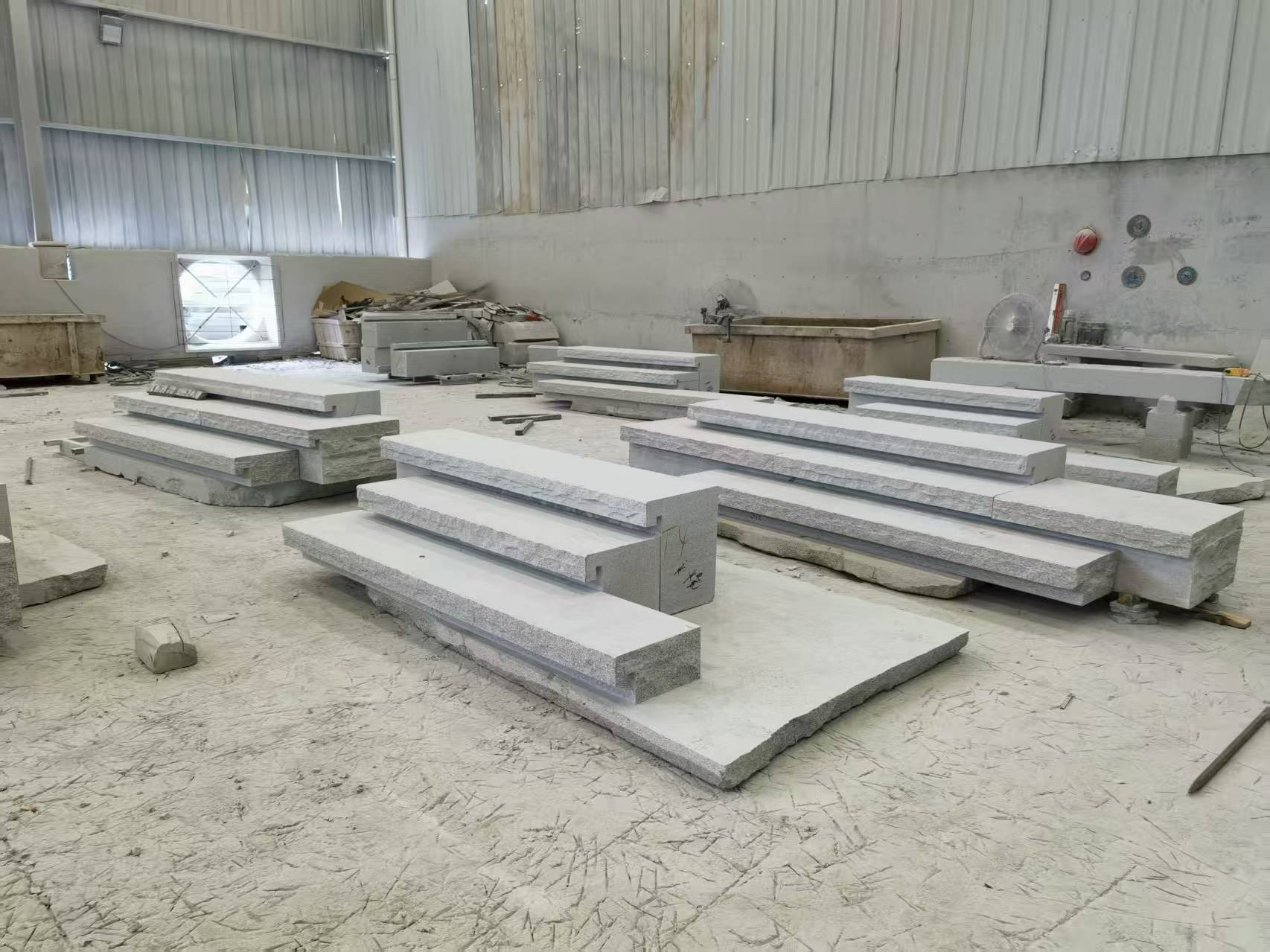 铜陵 整石台阶（大面火烧+侧面自然面），出货前厂内拼装